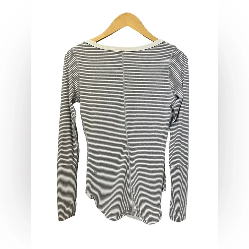 Lululemon Awesoma Henley Hyper Stripe Heathered Slate Ghost Size 4 - Picture 2 of 8